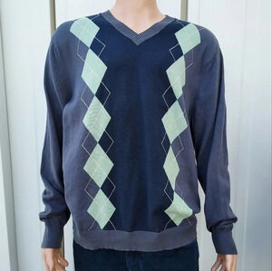Bannana Republic Mens XL/V-Neck Sweater Gray With Green Diamond Shaped Designs.